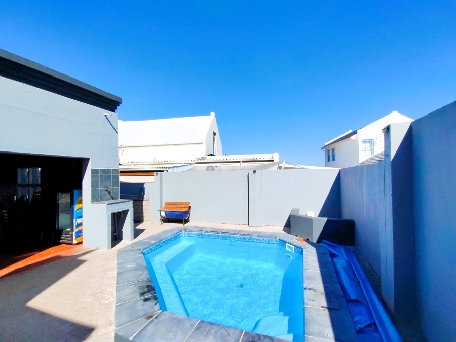 4 Bedroom Property for Sale in Britannia Bay Western Cape